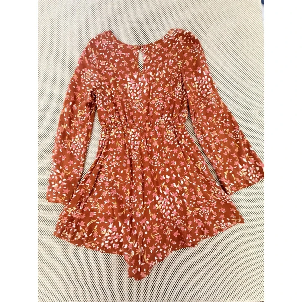 ROXY Romper Sz M Floral Festival Beach Festival Flare Sleeve Shorts Flowy V Neck